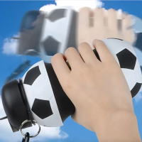 Botella de agua deportiva plegable de silicona con diseño de balón de fútbol, práctica y divertida. Ideal para niños, deportistas y fanáticos del futbol. Venta por mayoreo ZE-2880