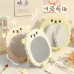 Espejo de maquillaje con diseño de ovejita, patas decorativas y base plegable. Ideal para tocador, escritorio o regalo. Venta por mayoreo ZF-00339