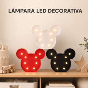 Dale un toque mágico a cualquier espacio con esta lámpara LED con diseño inspirado en Mickey. Su iluminación cálida crea un ambiente acogedor y decorativo, ideal para habitaciones infantiles, mesas de noche, fiestas temáticas o como un regalo especial