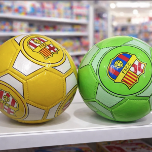 Pelota de fútbol infantil número 2 con diseño de equipos, ideal para niños pequeños. Venta por mayoreo. Modelo pelota-013