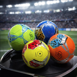 Pelota de fútbol número 5 con diseños y colores variados. Ideal para uso recreativo, escolar y entrenamientos. Venta por mayoreo. Modelo pelota-550.