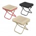 Silla plegable portátil tipo taburete, ligera y compacta, ideal para camping, picnic, playa y actividades al aire libre. Diseño práctico de bolsillo para fácil transporte. Venta por mayoreo zdd441.